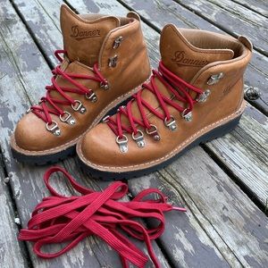 Danner Mountain Light Cascade hiking boots